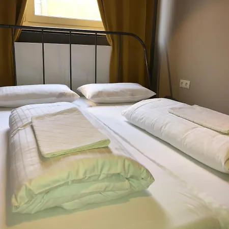 Goldhostel