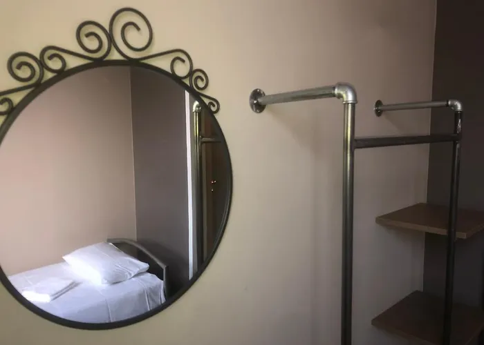 Goldhostel *